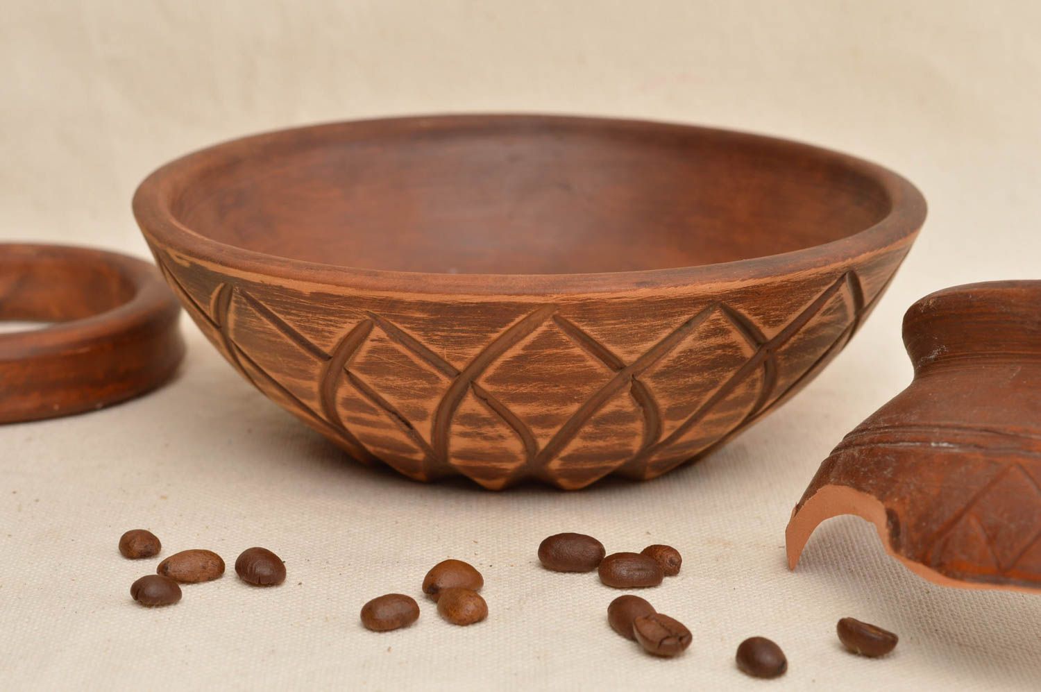 Bol en céramique creux large brun ornementé fait main original pour fruits  photo 1