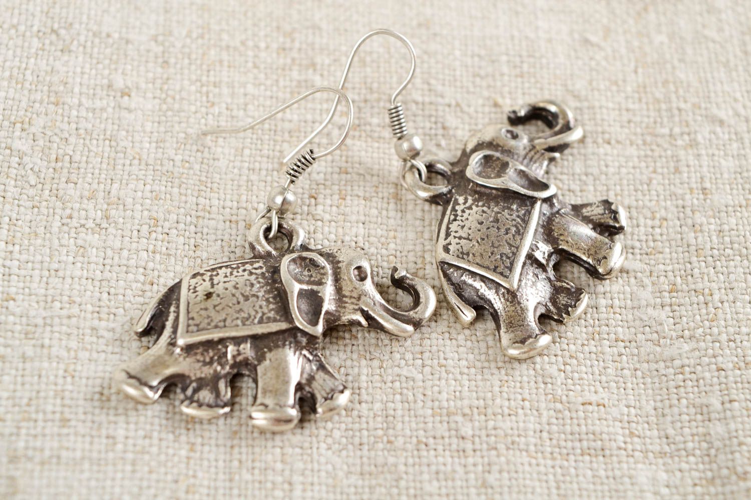 Boucles d'oreilles métal Bijou fait main éléphants design Cadeau pour femme photo 1