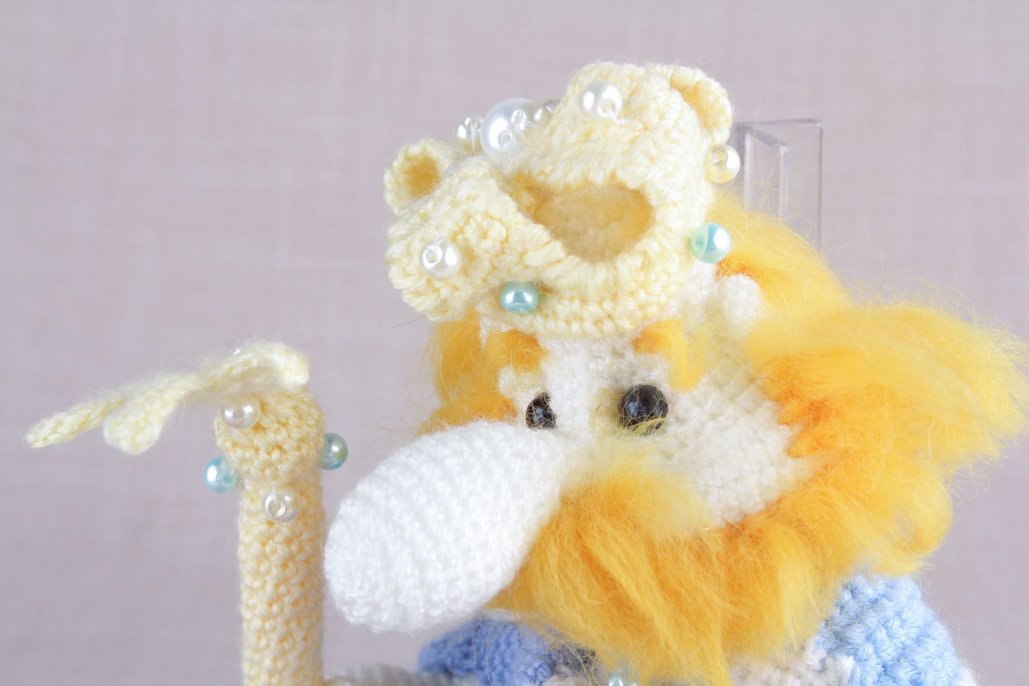 Half-woolen knitted toy King photo 4