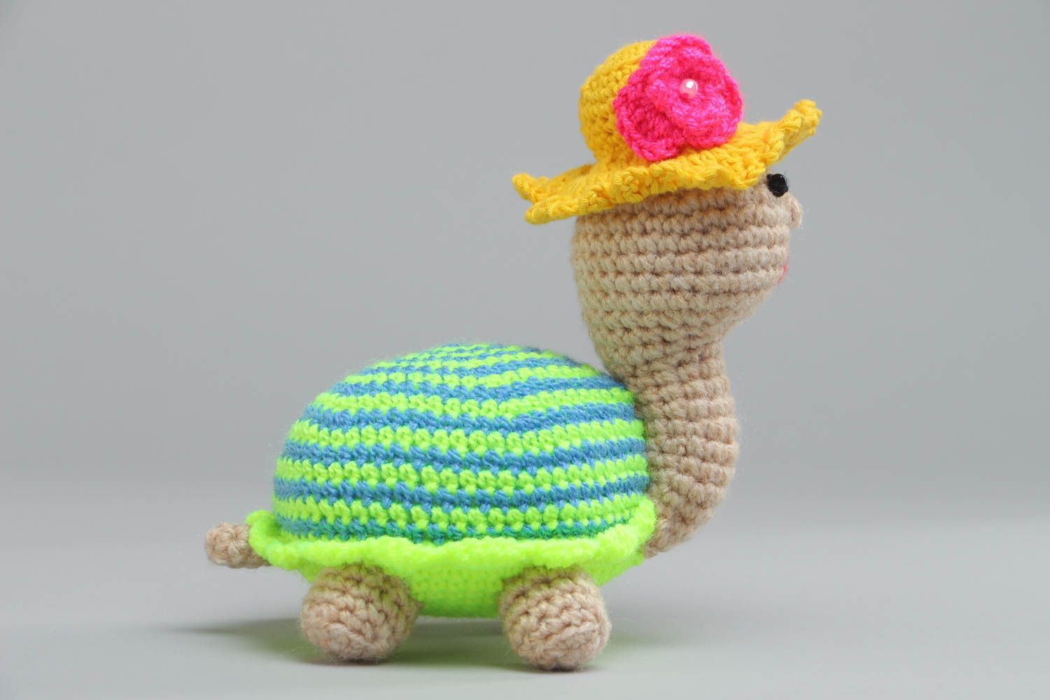 Небольшая вязаная игрушка в виде черепахи из хлопка и акрила ручная работа фото 2