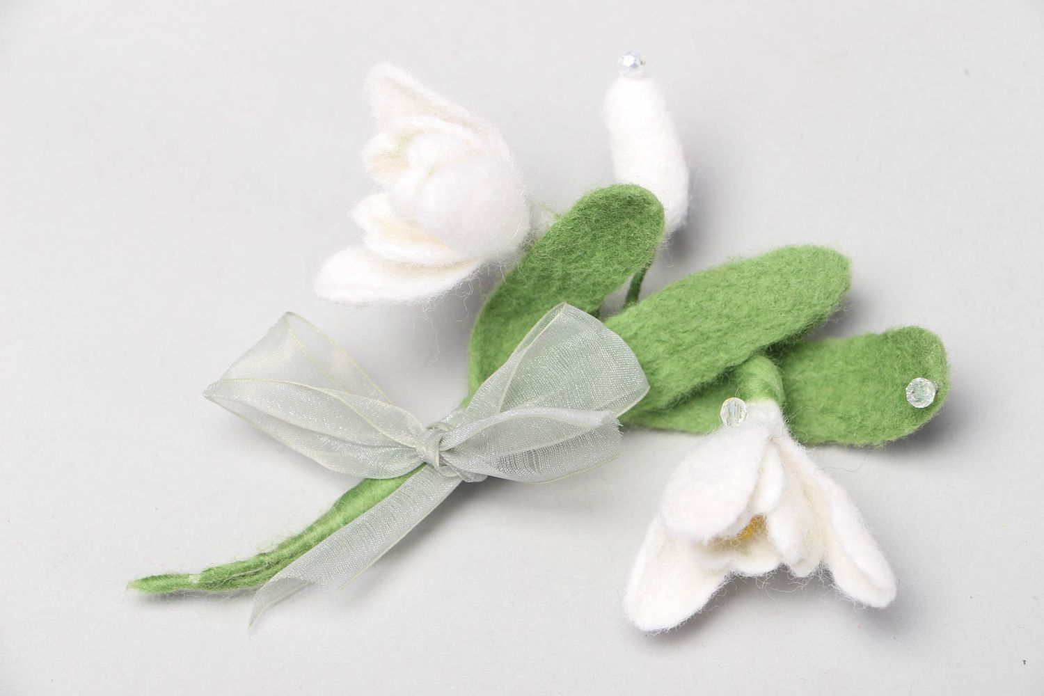 Broche flor de fieltro Campanilla de invierno foto 1