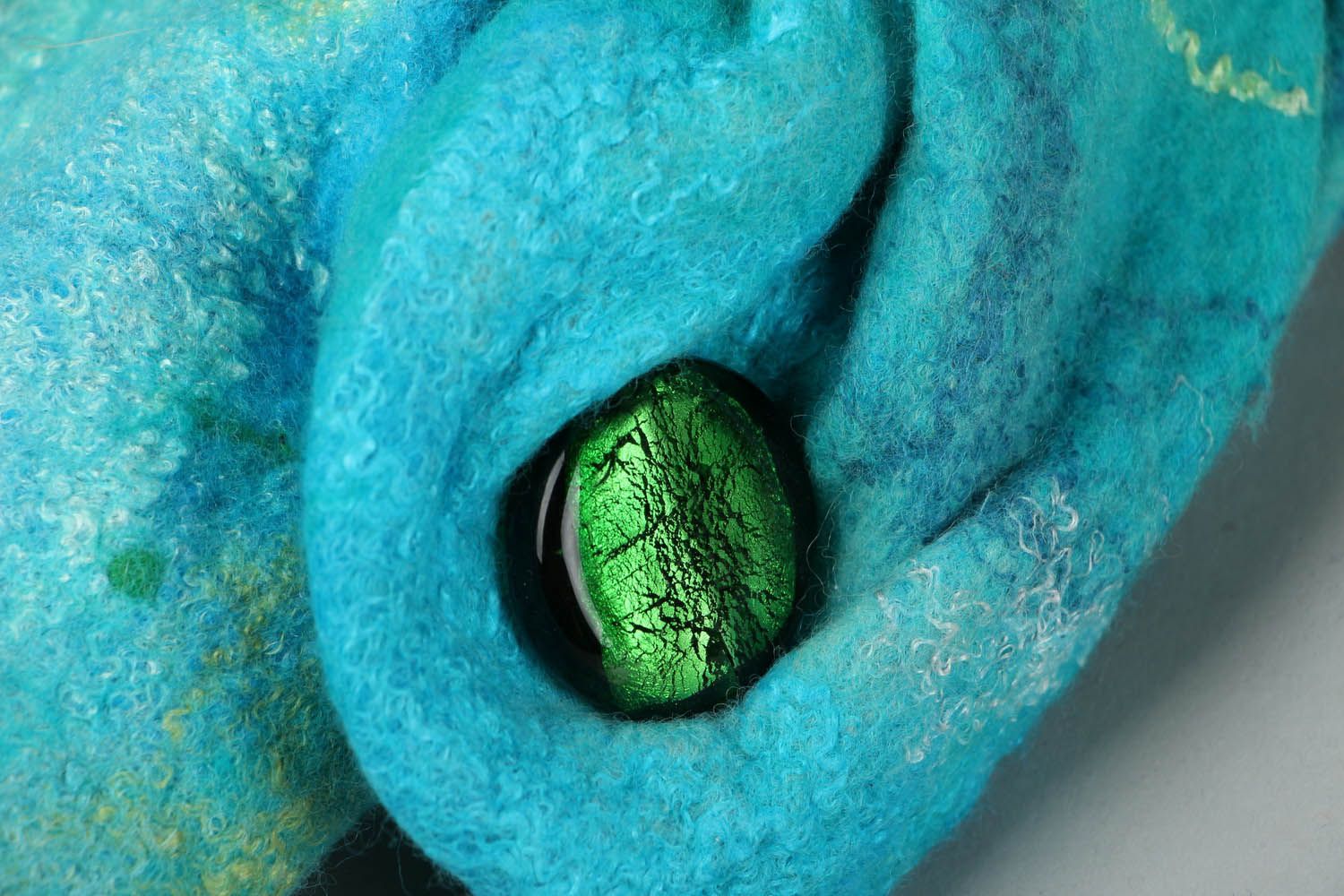 Bonnet turquoise en laine feutrée faite main photo 2