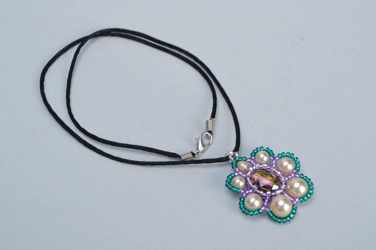 Beaded flower pendant with simple cord photo 4