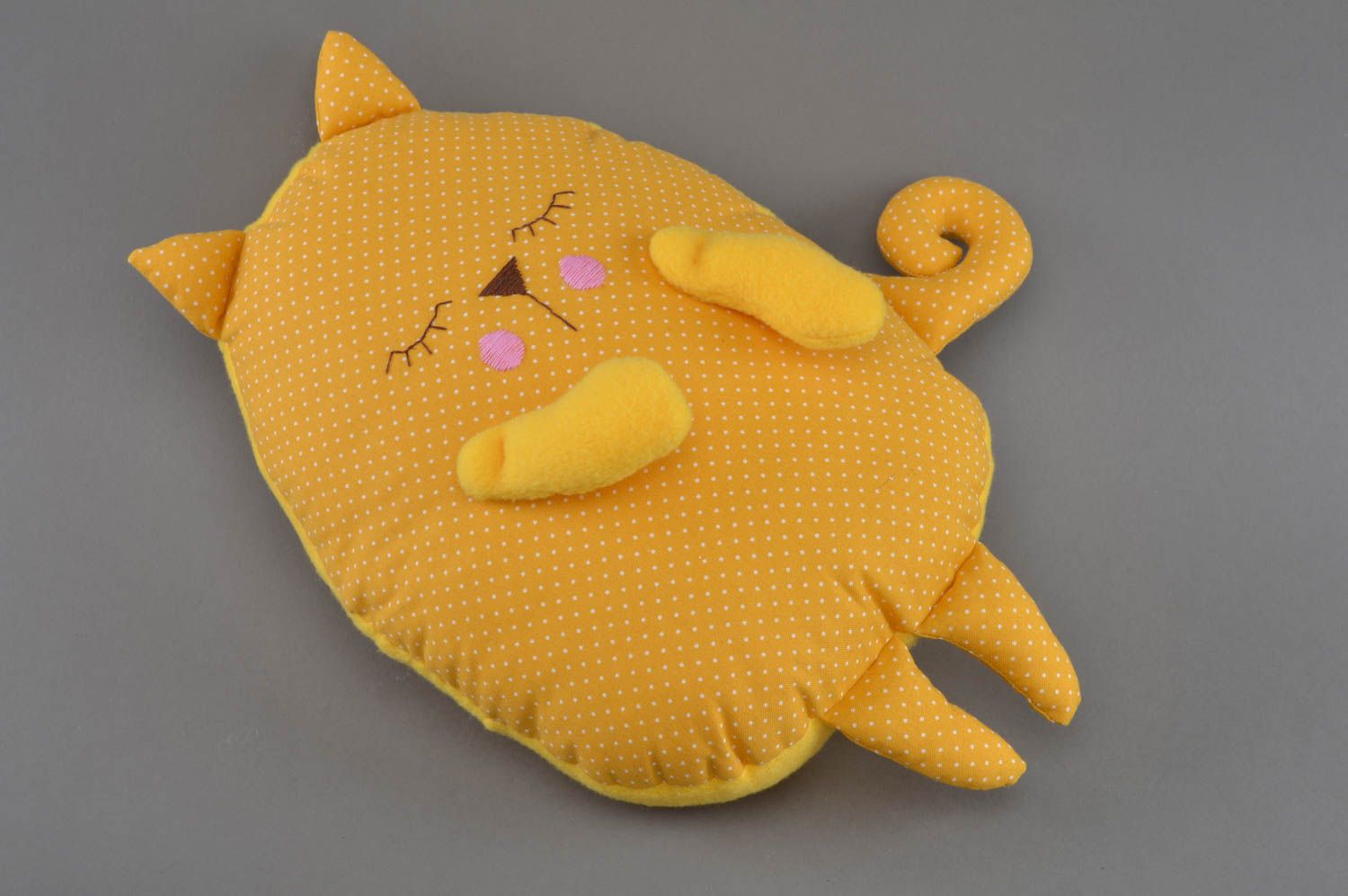 Petit doudou coussin en tissu de coton fait main jaune original chaton endormi photo 3