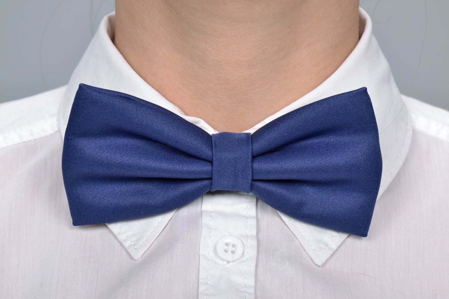 Festive blue bow tie photo 5