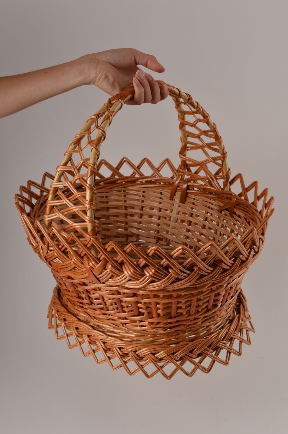Подарок женщине ручной работы плетеная корзина ажурная изделие из лозы фото 5