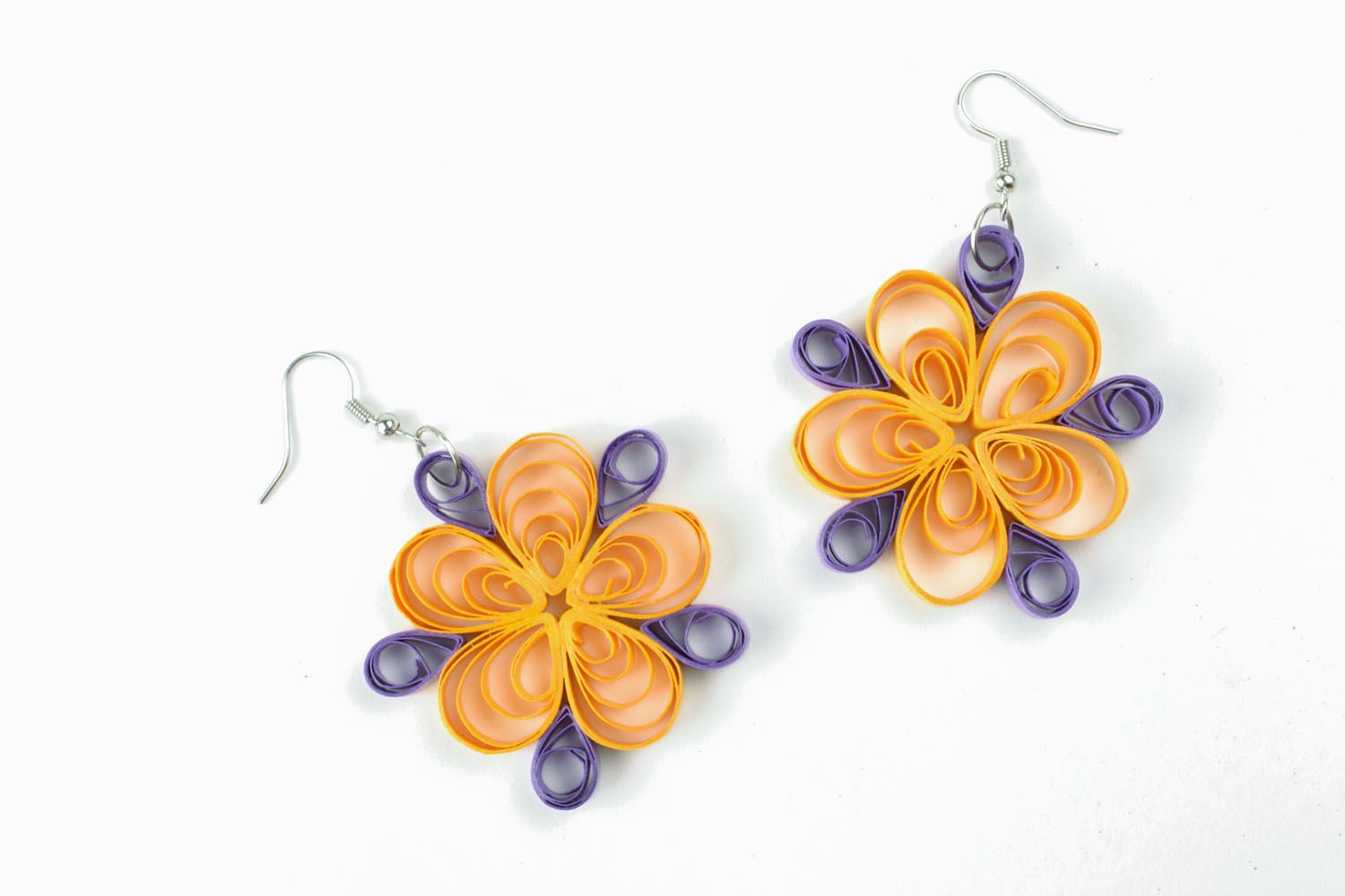 Flower-shaped paper earrings photo 2
