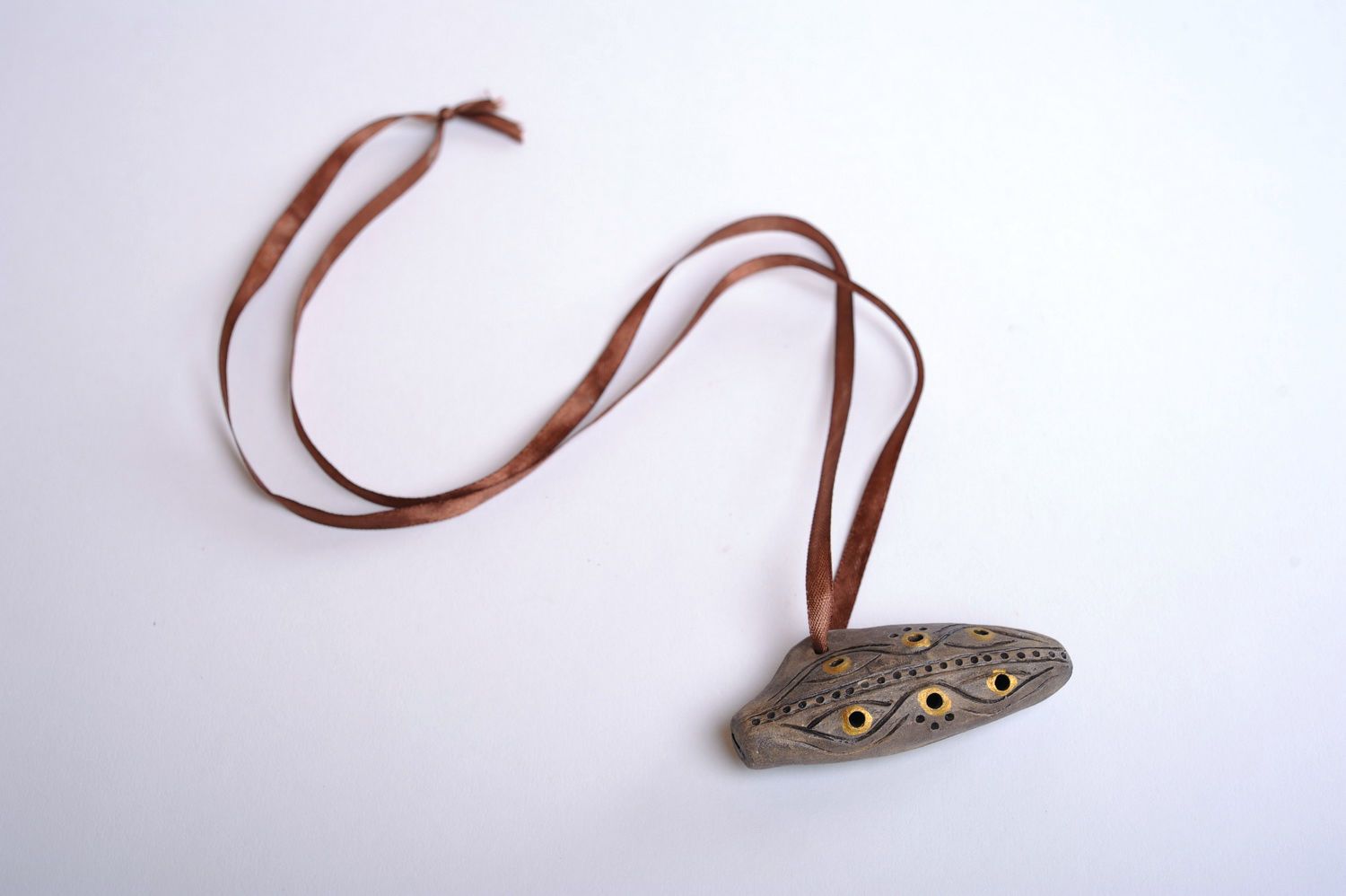 Apito-amuleto de cerâmica foto 1