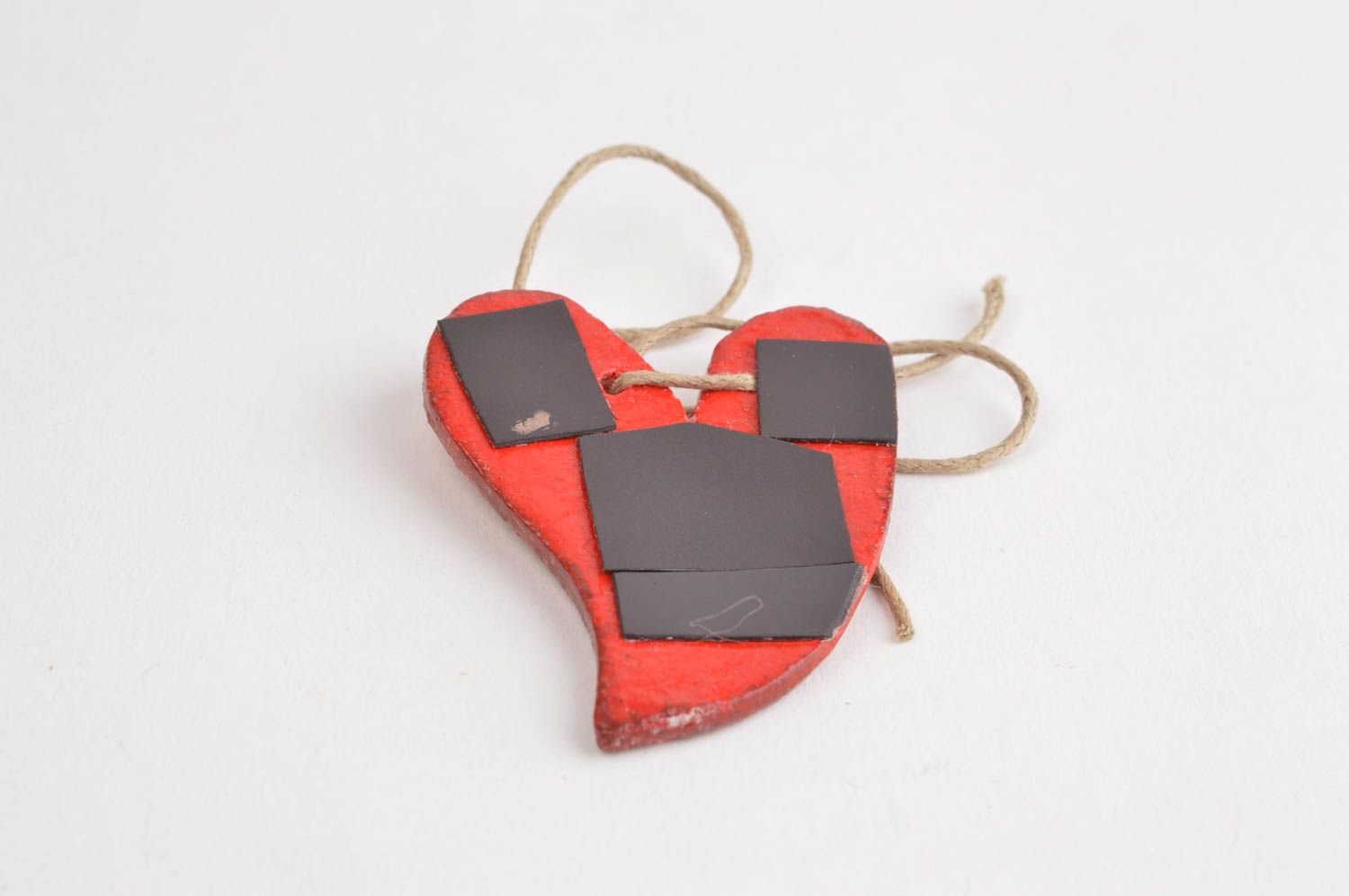 Aimant coeur fait main  Magnet frigo en céramique et ficelle Décoration frigo photo 4