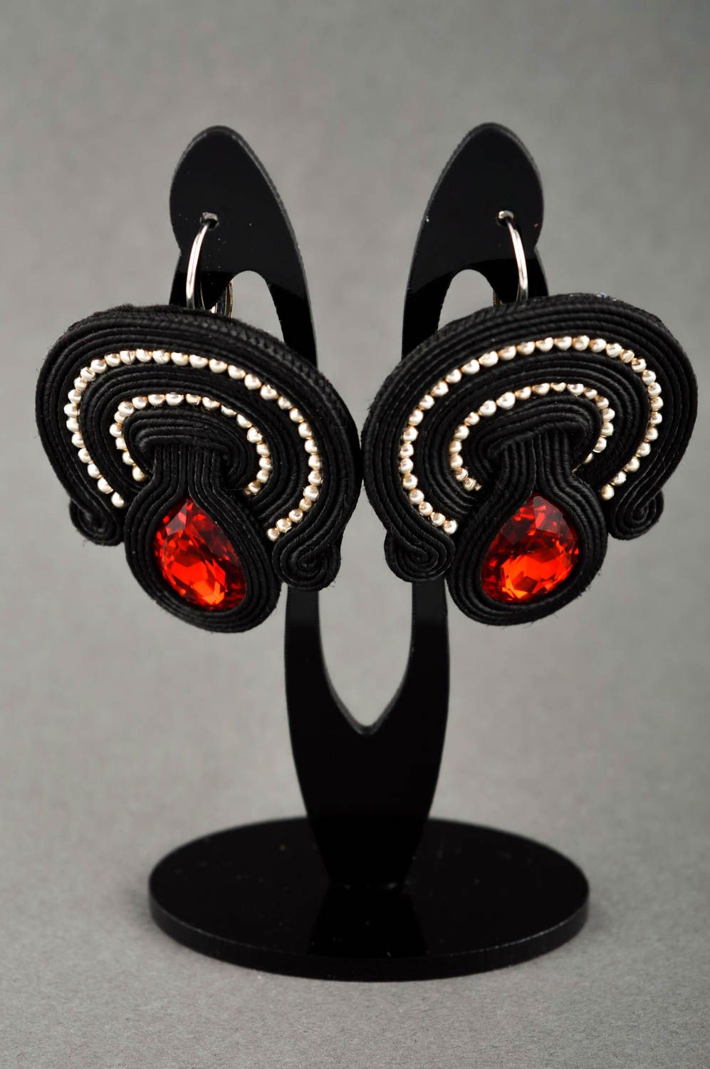 Soutache Ohrringe handgefertigt rot schwarze Ohrringe Accessoires für Frauen foto 1