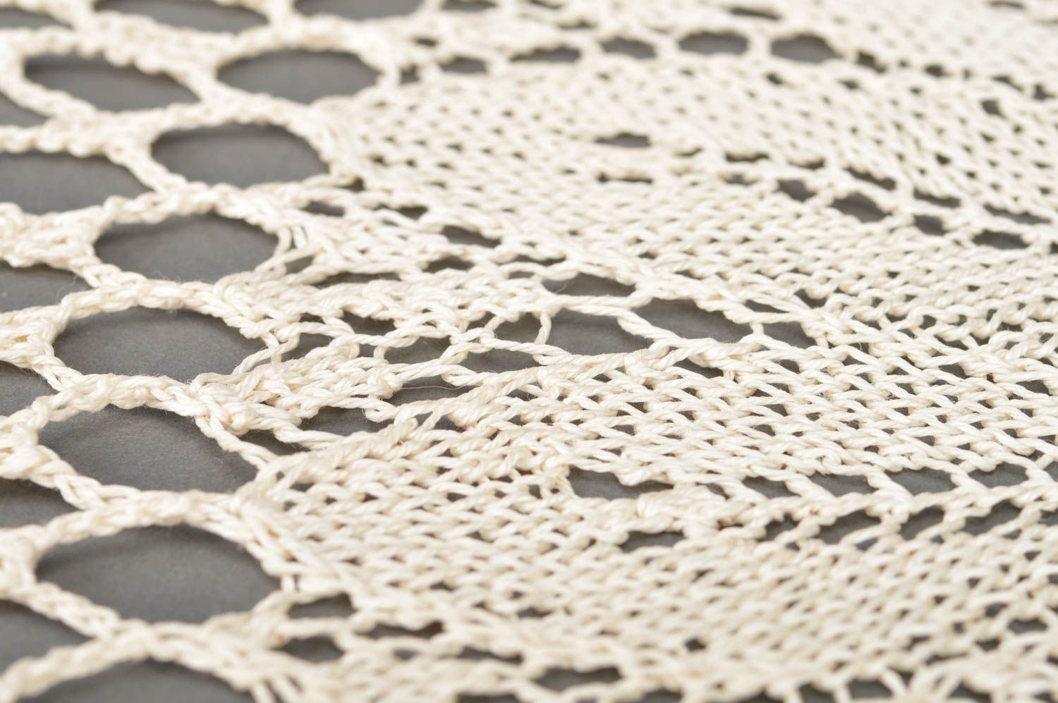 Napperon tricoté fait main rond au crochet en coton couleur pêche ajouré photo 3