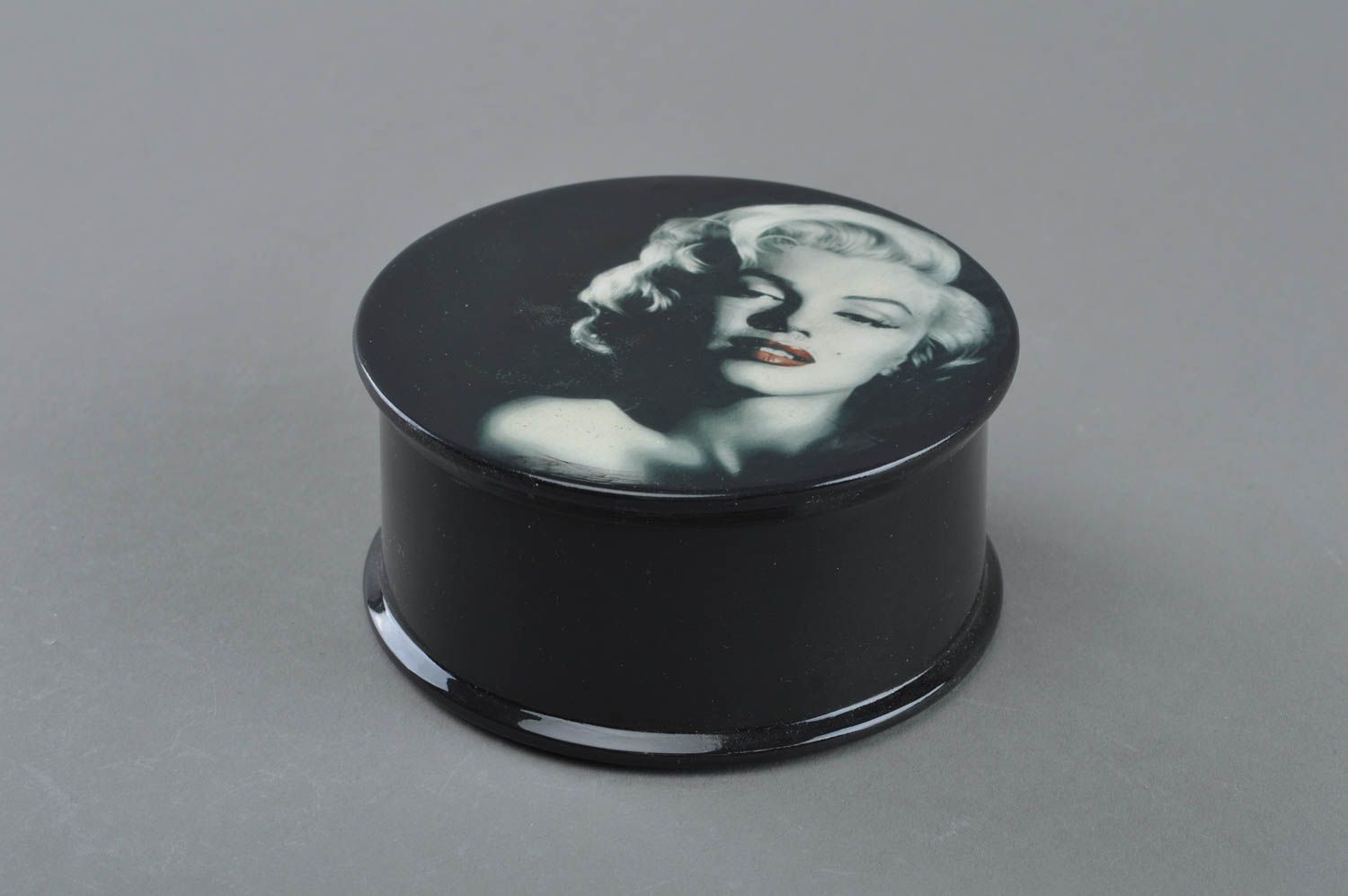 Boîte à bijoux fait main Coffret rond noir avec portrait Décoration maison photo 1