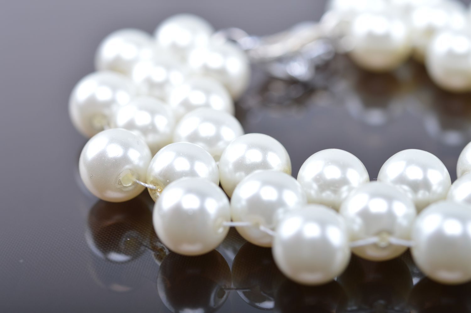Conjunto de pulsera y collar de perlas artificiales set de accesorios artesanales foto 5