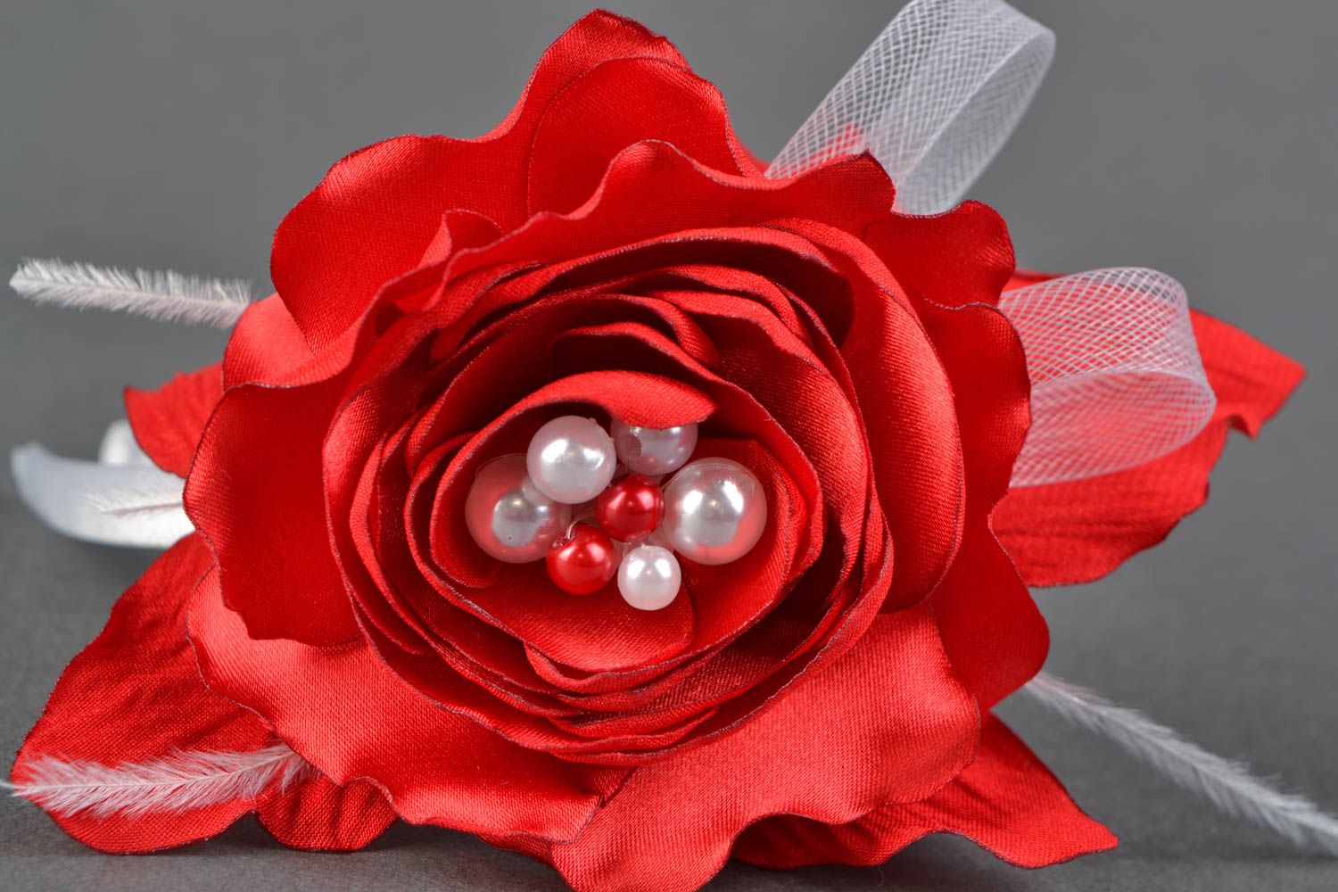 Ободок с цветком из лент на пластиковой основе Красно-белый фото 3