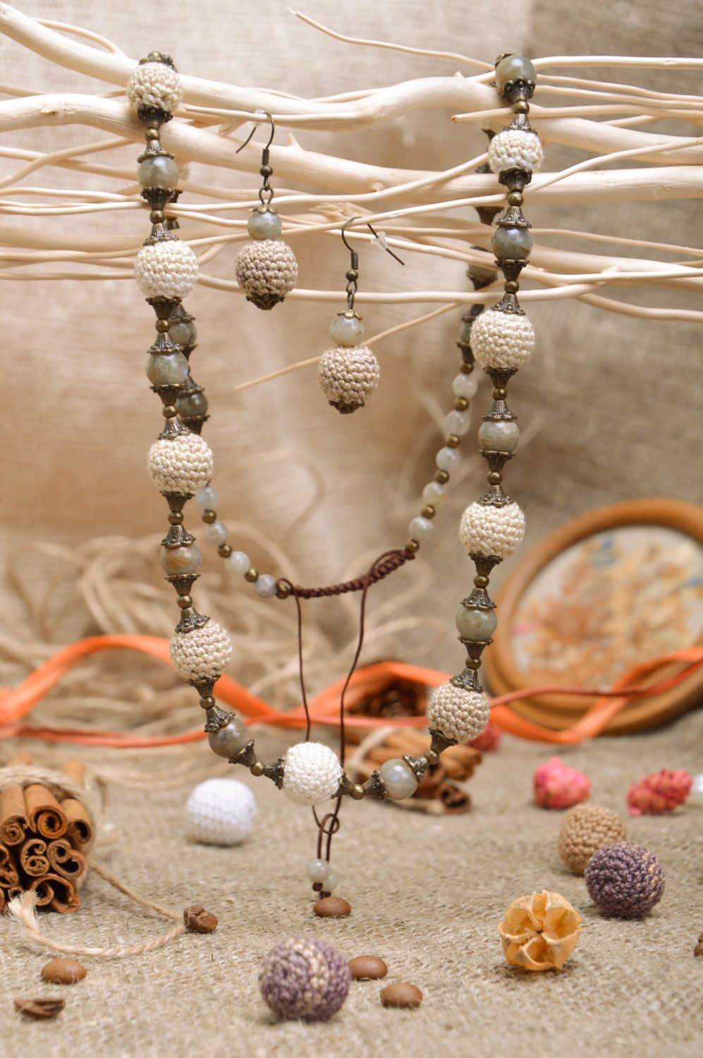 Collier gris et boucles d'oreilles en perles fantaisie textiles faits main femme photo 3