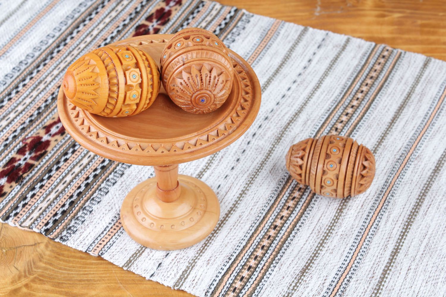 Oeufs de Pâques en bois originaux faits main petits traditionnels avec gravure photo 1