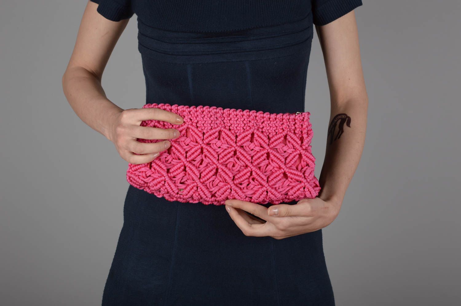 Сумка ручной работы сумочка клатч женская сумка розовая в технике макраме фото 5