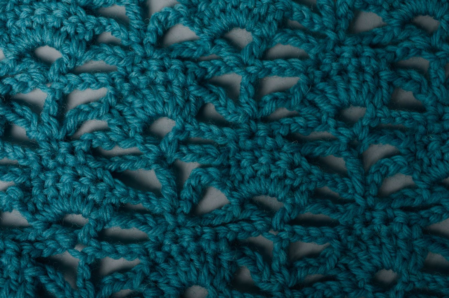Chal tejido a ganchillo de lana de color azul turquí foto 4
