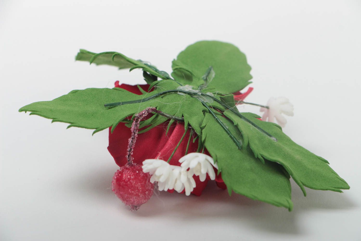 Festliche schöne handmade Brosche aus Foamiran Rose mit Blättern für Damen foto 4