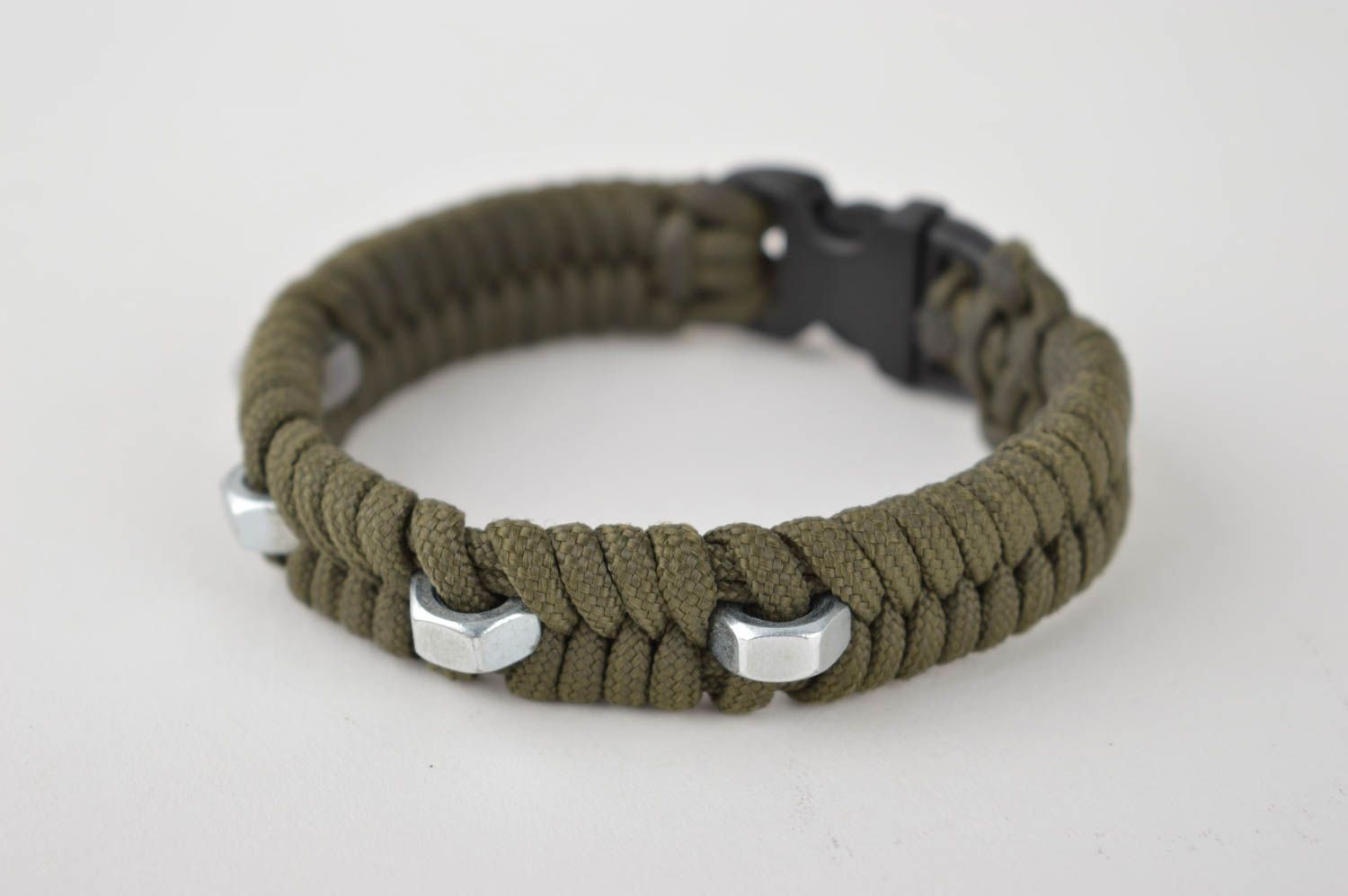 Dunkles Paracord Armband handmade Accessoire für Männer Survival Armband foto 5