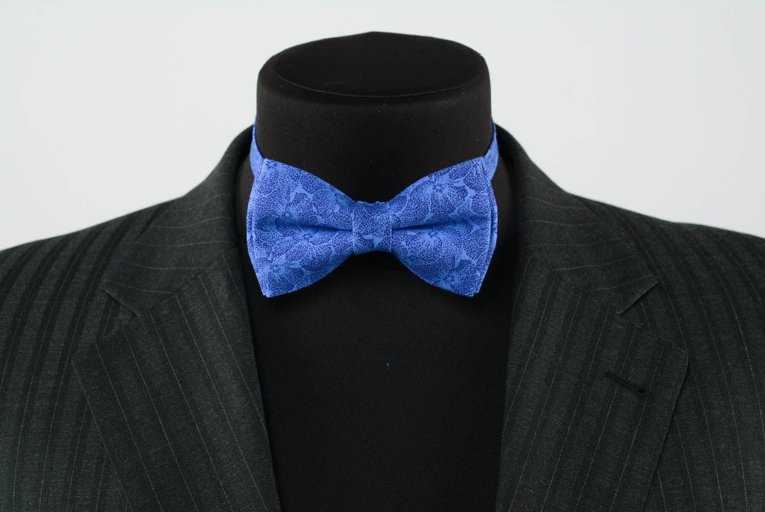 Темно-синий галстук-бабочка фото 2
