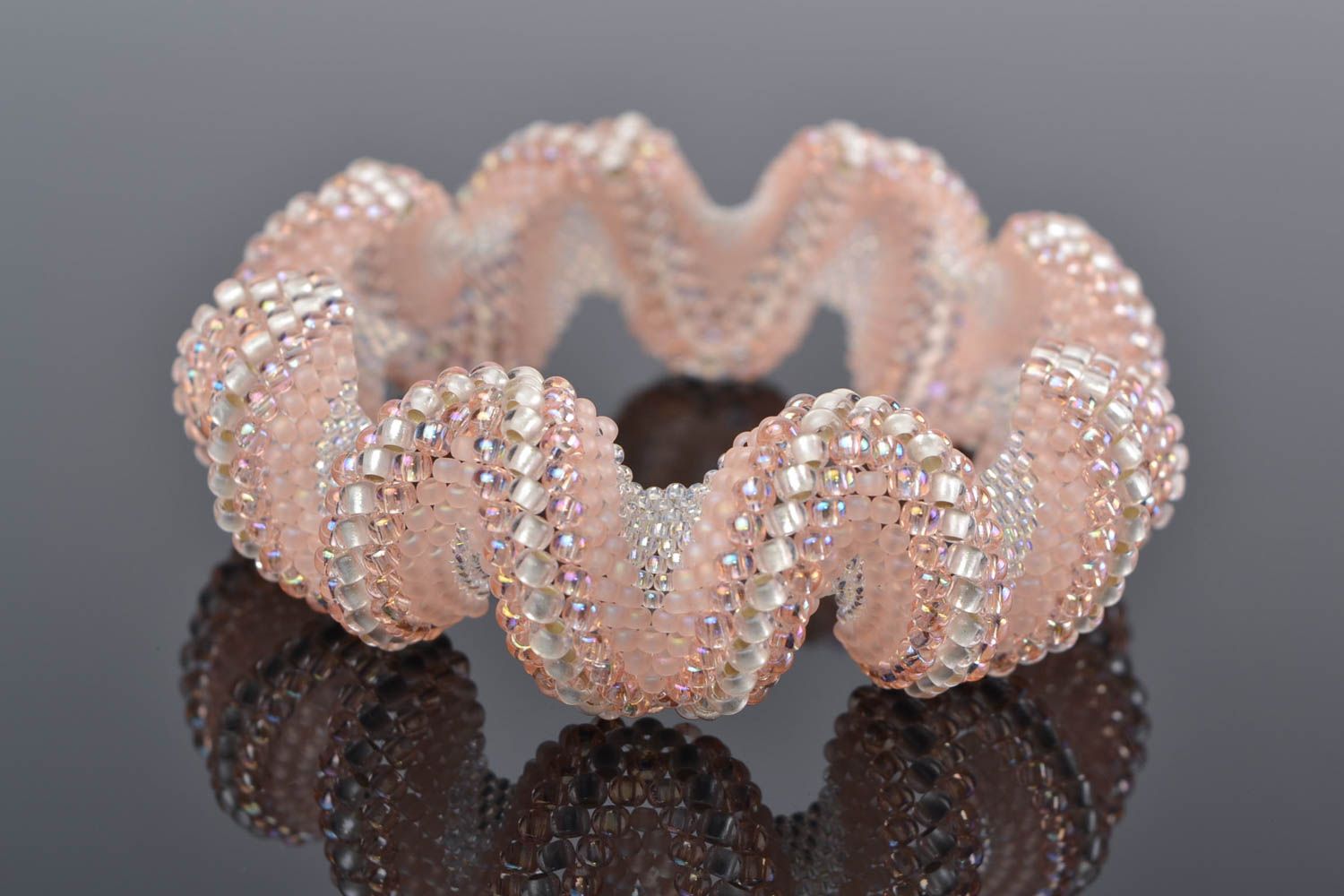 Bracelet large rose Bijou fait main en perles de rocaille élégant Cadeau femme photo 1