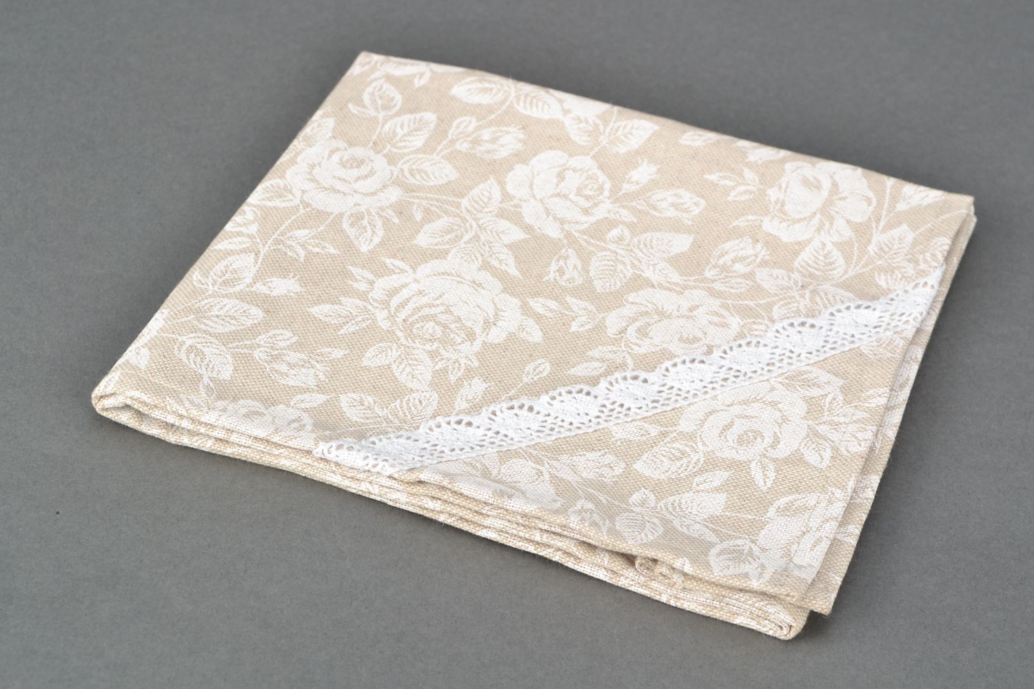 Декоративная салфетка из ткани ручной работы Белая роза фото 3