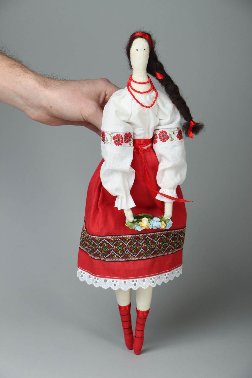 Muñeca artesanal en el traje nacional foto 3