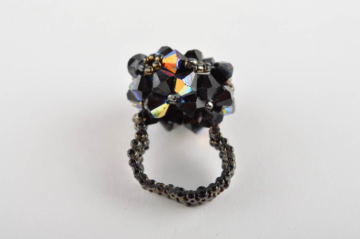Кольцо ручной работы украшение из бисера женское кольцо с кристаллом необычное фото 4