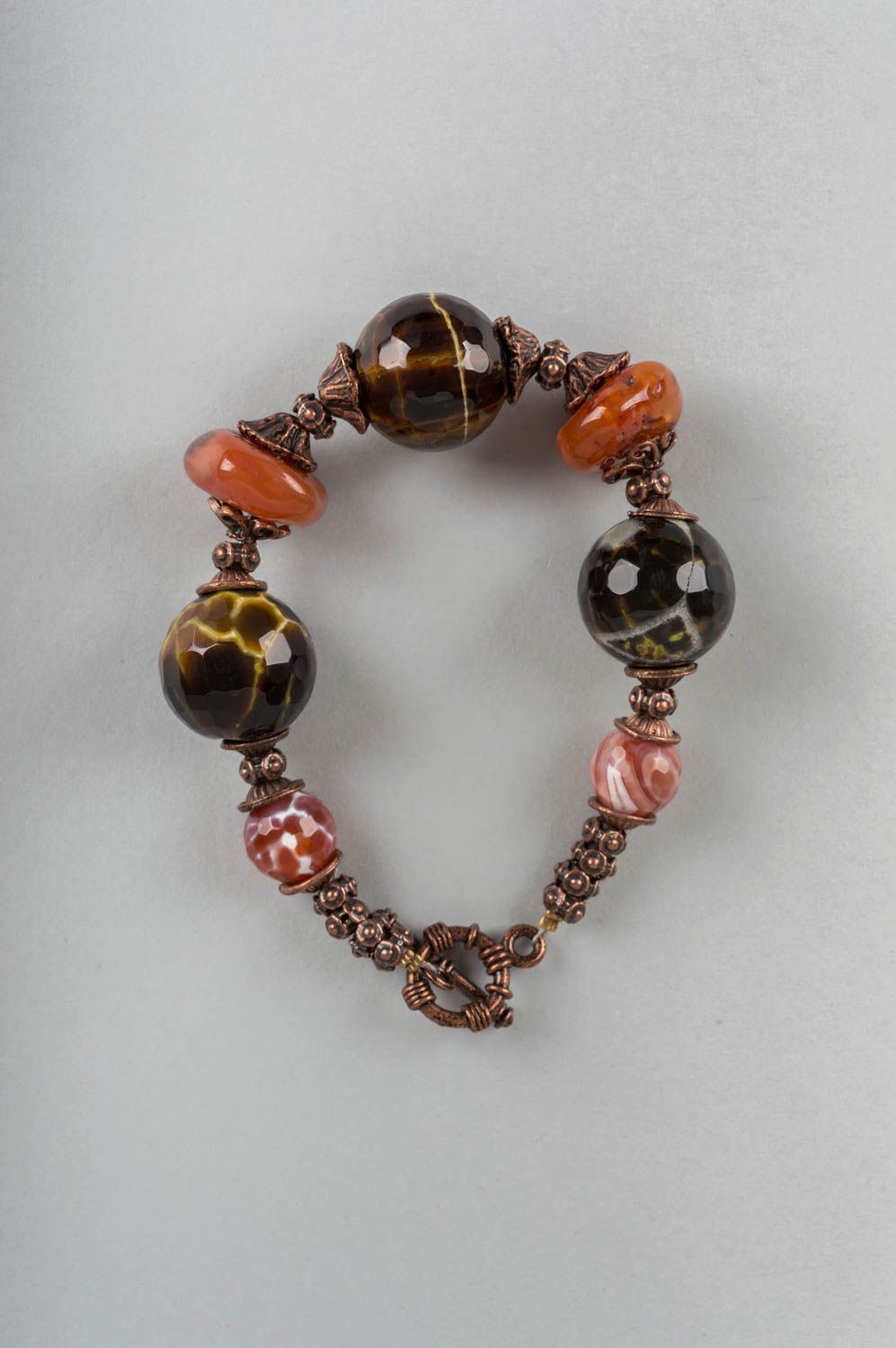 Оригинальный женский браслет из латуни с натуральным камнем ручной работы фото 2