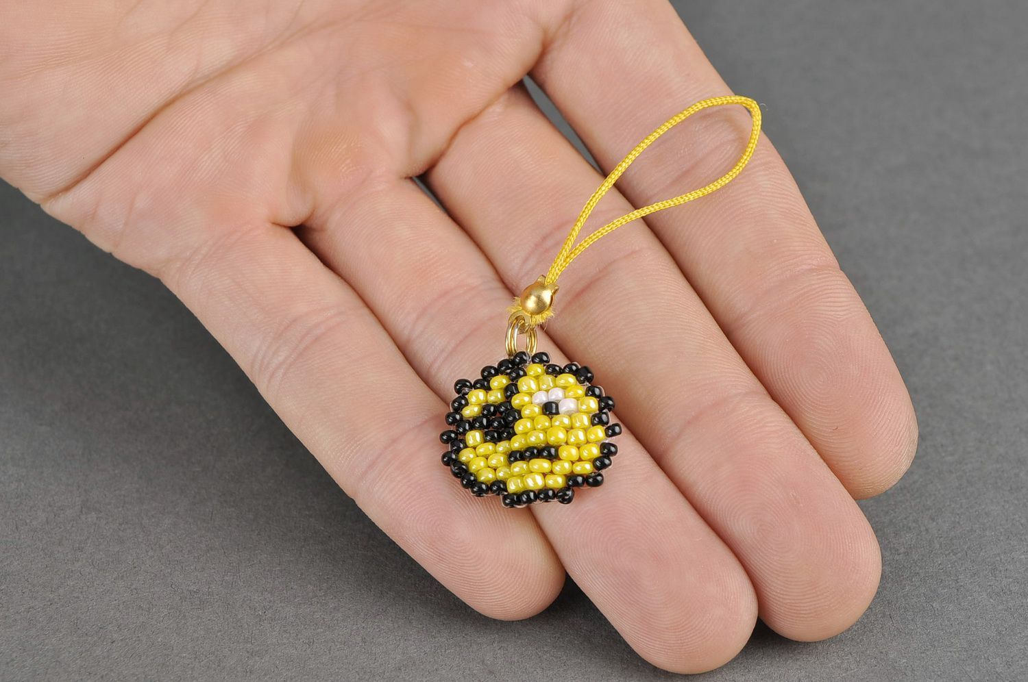 Thumb made of beads Smiley photo 5