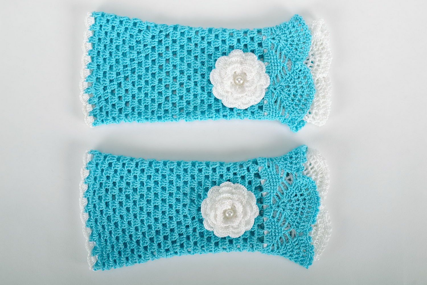 Mitaines tricotées au crochet bleu clair photo 5