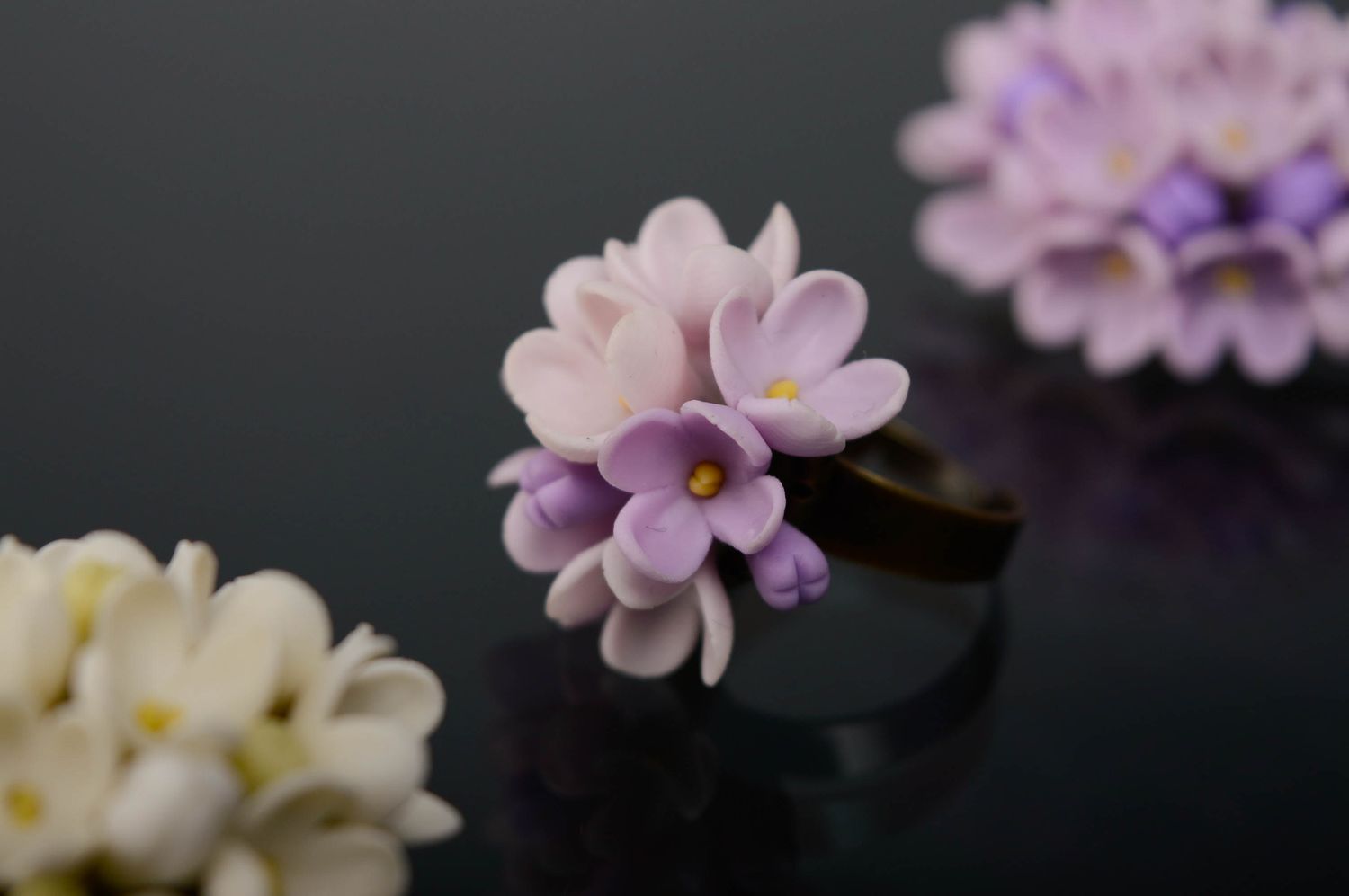 Bague fleur en porcelaine froide lilas faite main photo 5