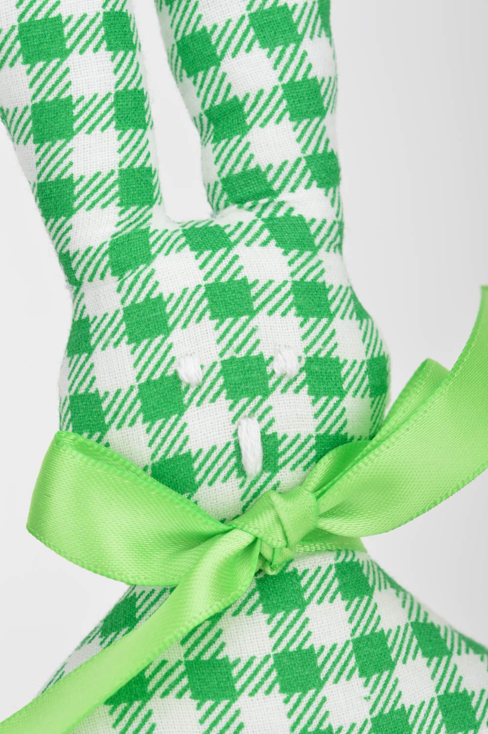 Peluche lièvre vert à carreaux blancs originale belle faite main en coton photo 4