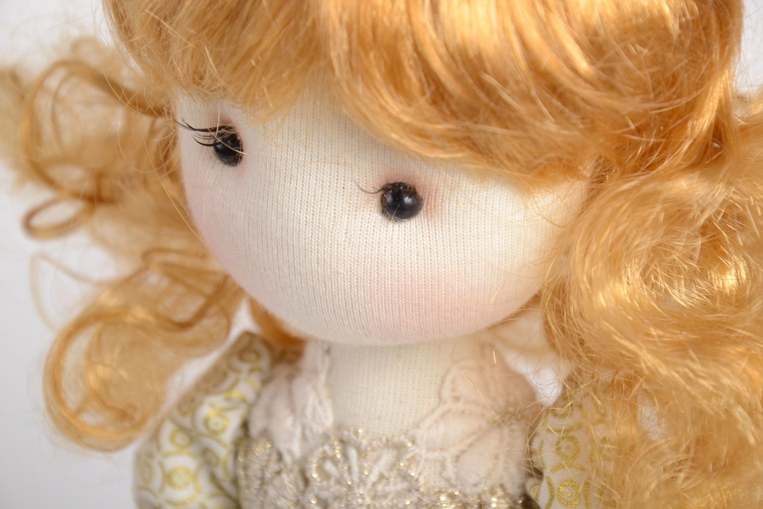 Кукла ручной работы тряпичная кукла на подставке авторская кукла для декора фото 3