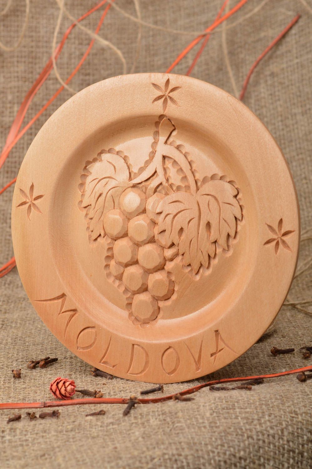 Plato decorativo de madera para tallado hecho a mano hermoso Racimo de uvas foto 1