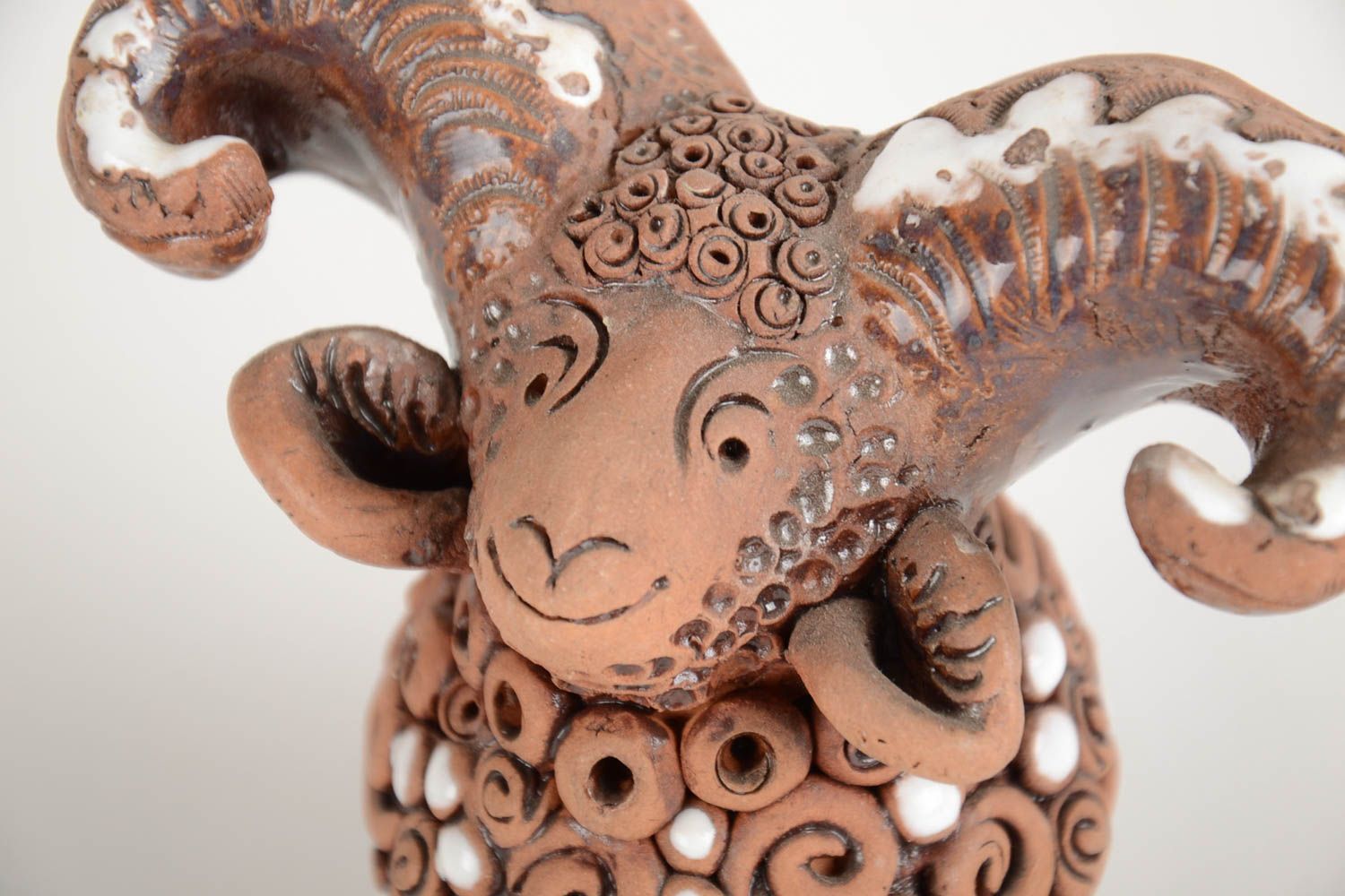 Figurine en céramique marron faite main en forme de mouton décoration maison photo 5