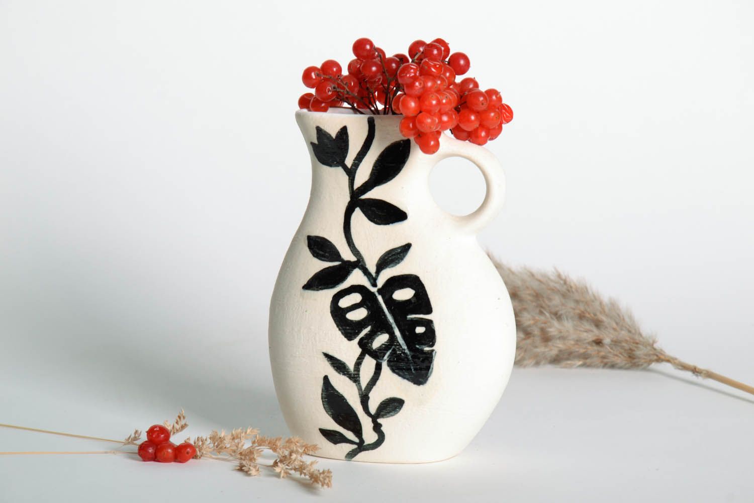 Vase en céramique noir et blanc photo 1