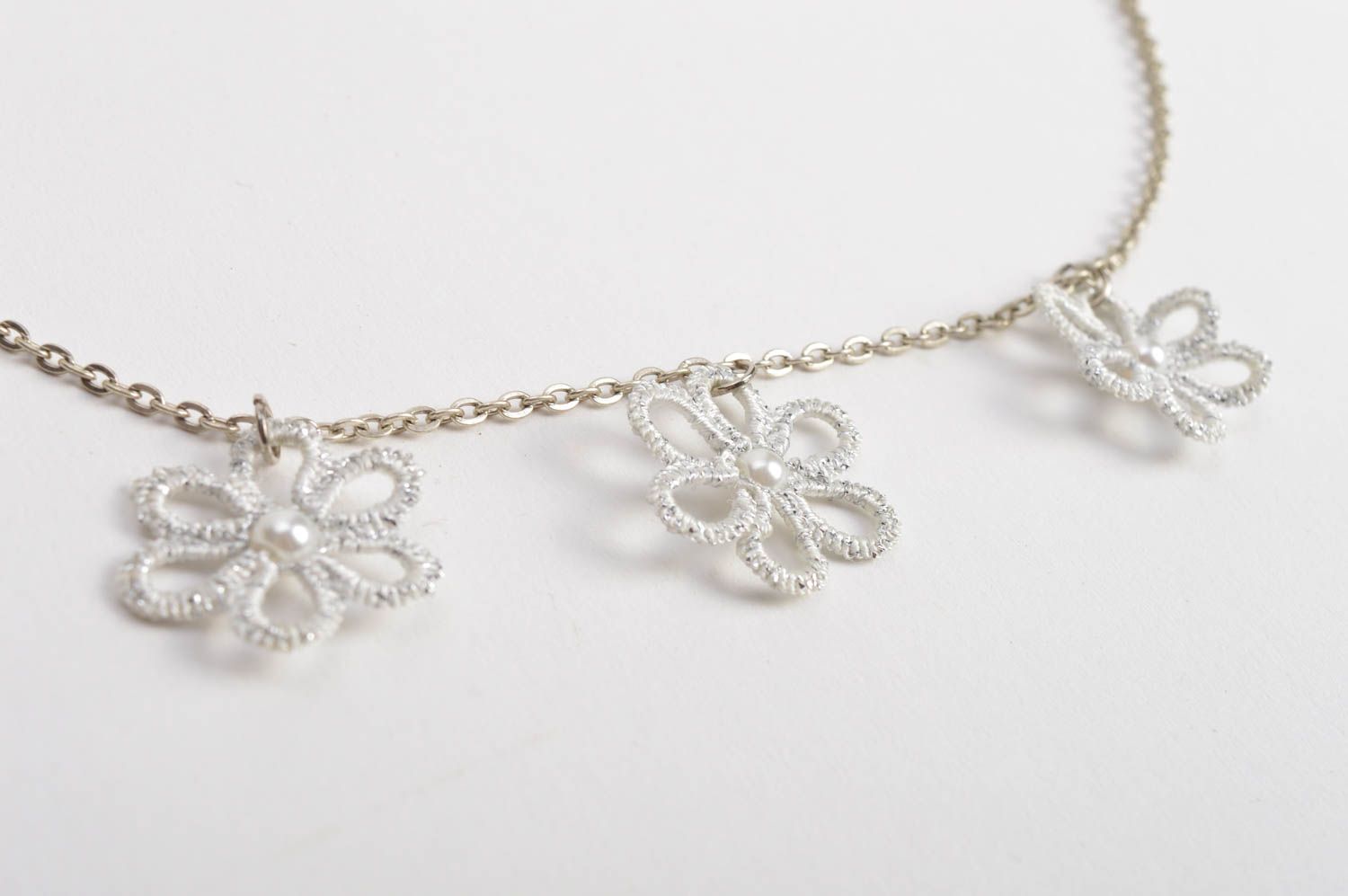 Handmade laconic thin metal chain necklace with small tatting thread flowers photo 3