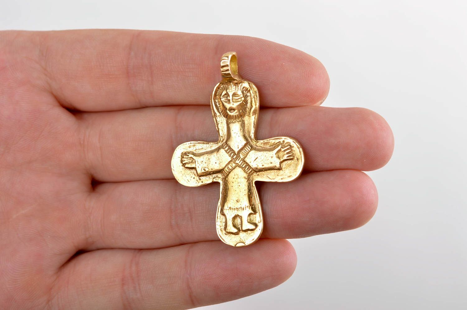 Cruz metálica artesanal regalo original dorado y pequeño accesorio religioso foto 5