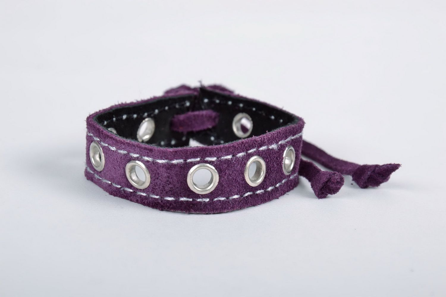 Bracelet en cuir violet fait main photo 4