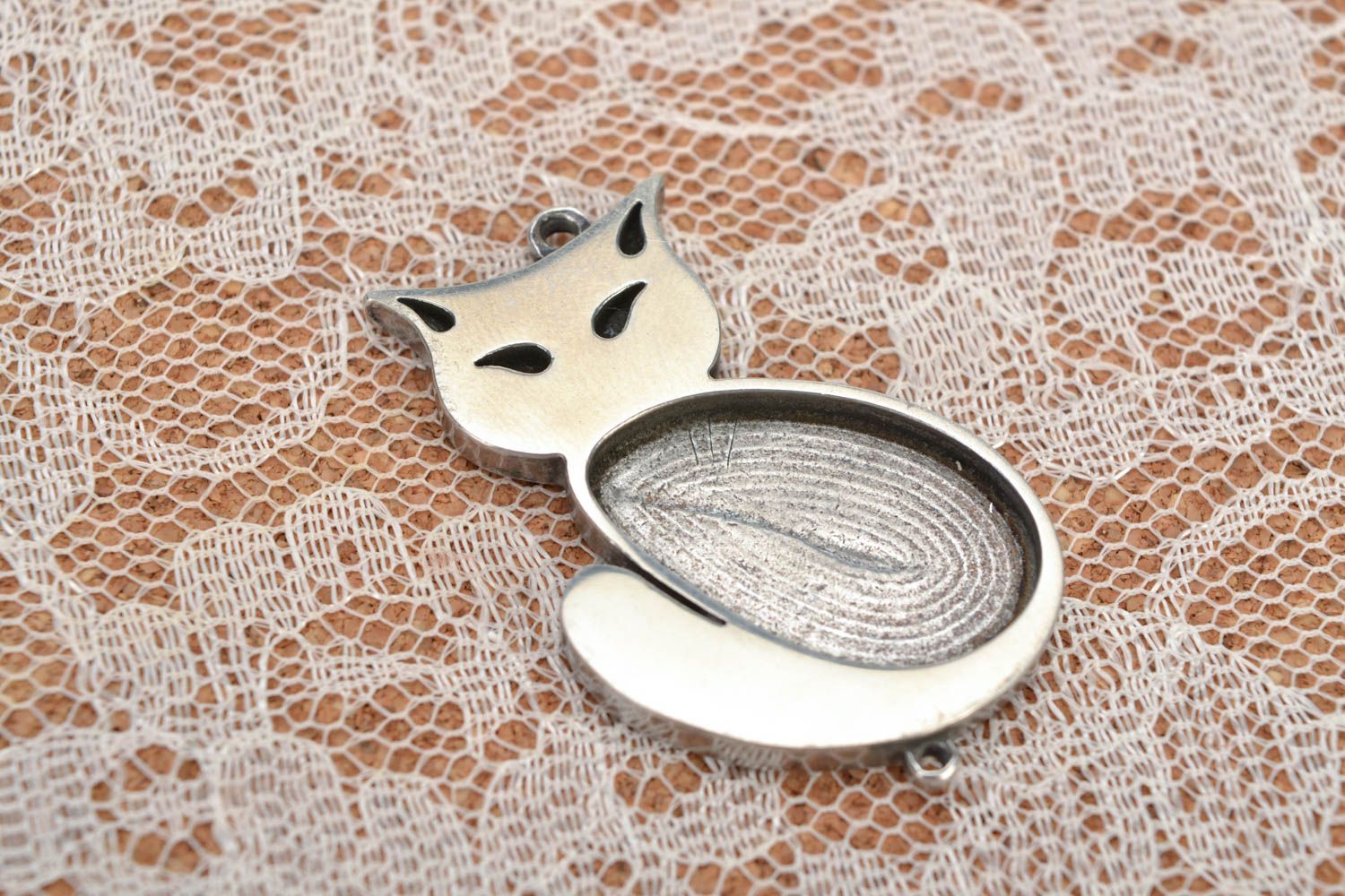 Beautiful handmade DIY metal craft blank pendant in the shape of cat photo 1