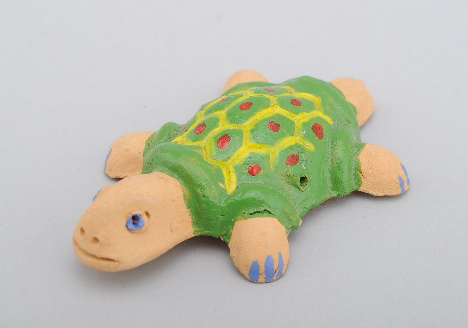 Apito artesanal em forma de uma tartaruga foto 1