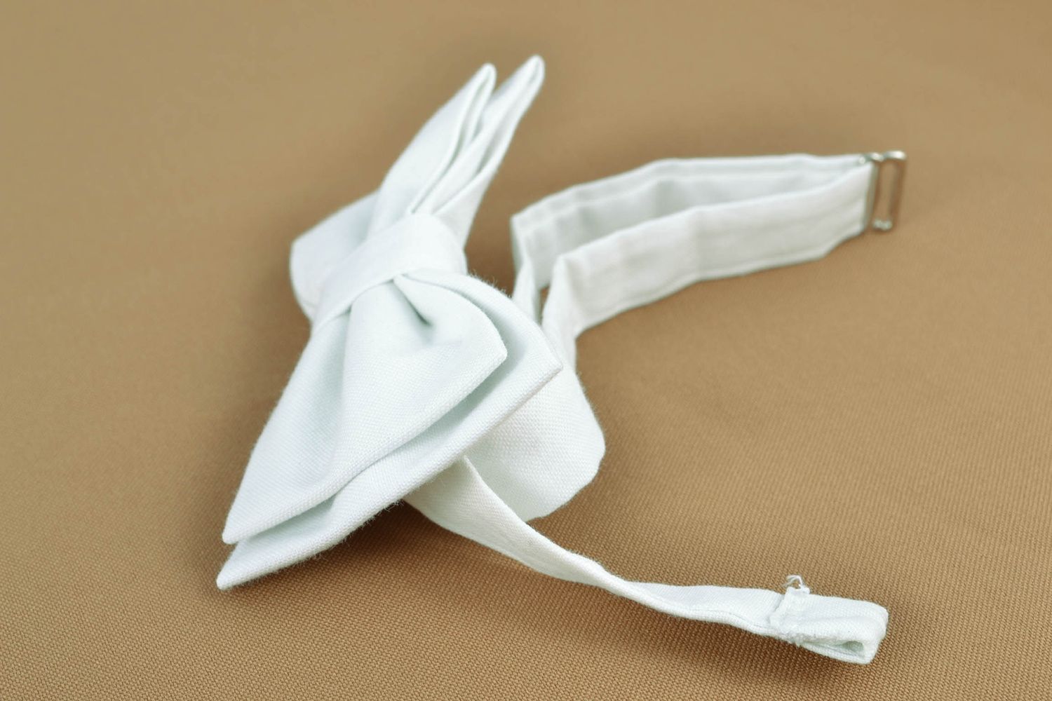 Бабочка для костюма белая тканевая унисекс  фото 4