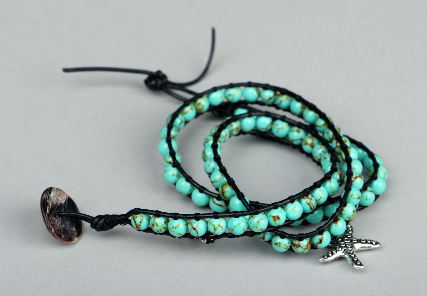Bracelet made of turquoise stones and leather photo 2