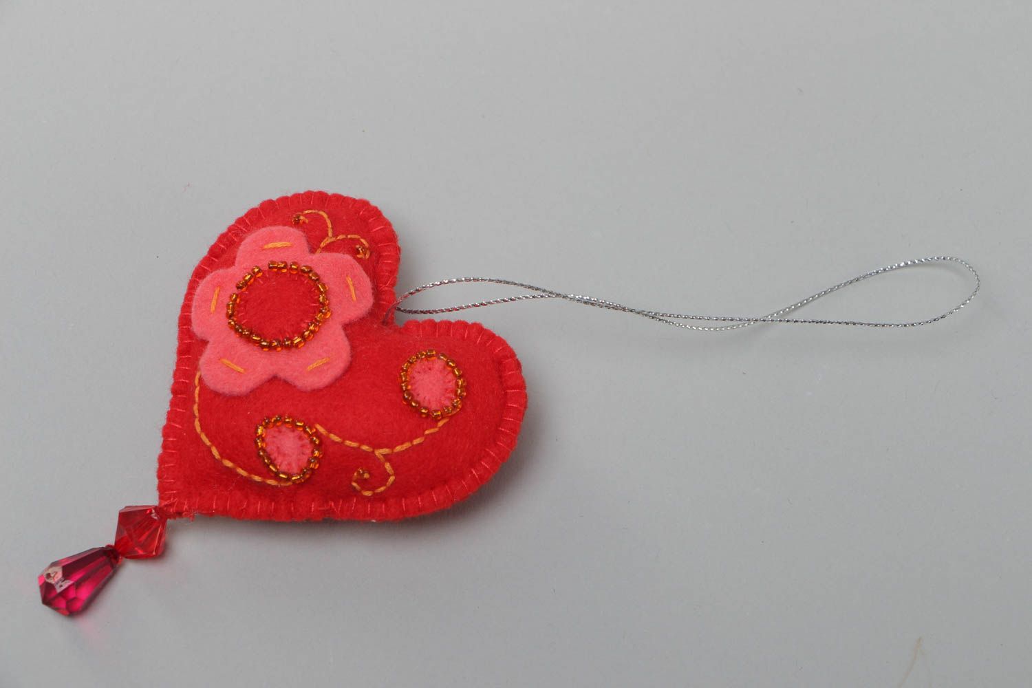 Handmade felt soft interior pendant toy in the shape of heart for home decor photo 2