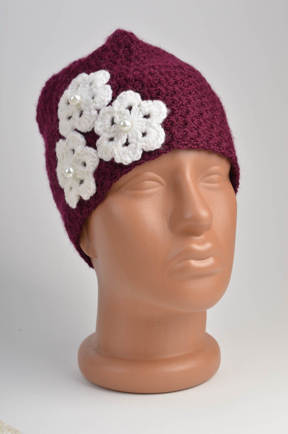 Зимняя шапка для девочки из полушерсти с цветами цвета бордо аксессуар хенд мейд фото 2