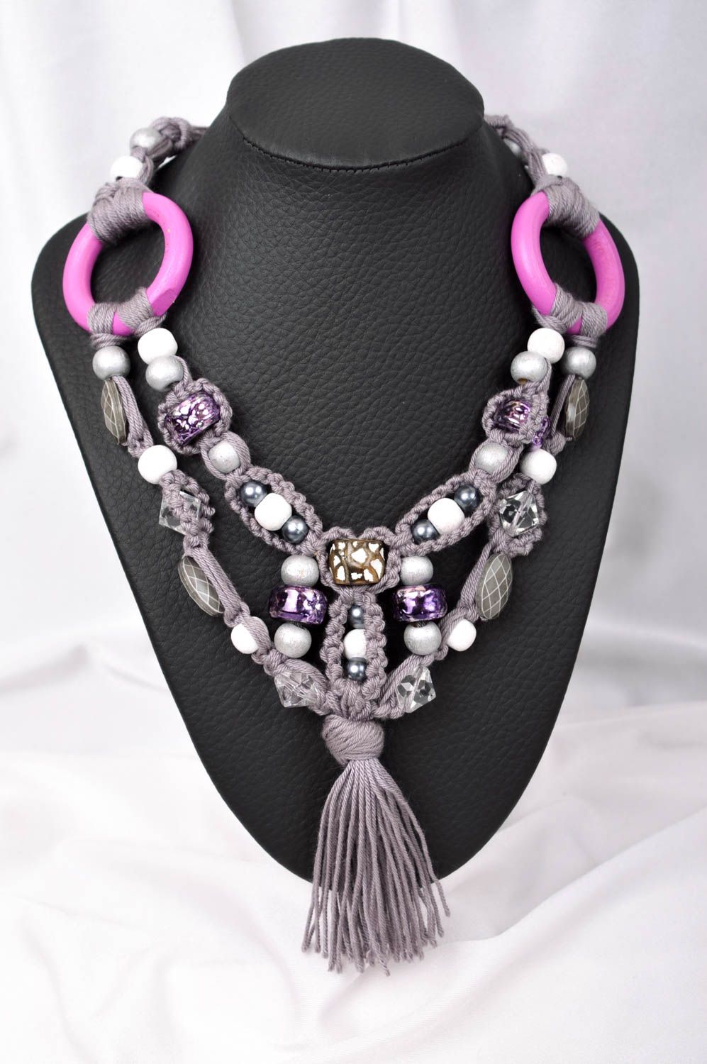 Колье ручной работы изящное вязаное ожерелье очаровательное текстильное колье фото 1