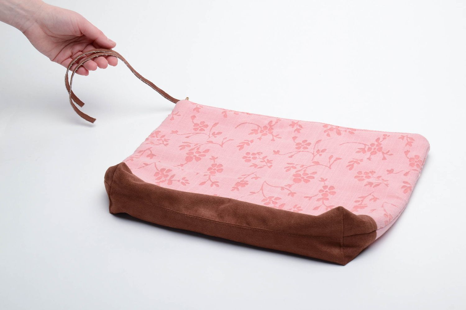 Pink fabric clutch bag photo 5