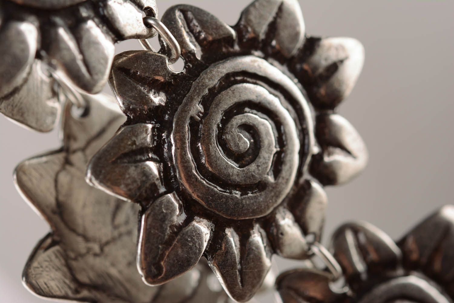 Pulseira de metal feita à mão bracelete femininos artesanais Girassol foto 2